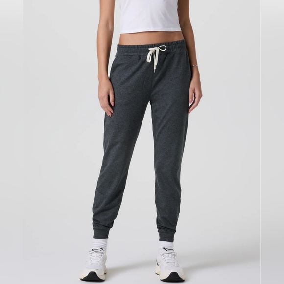 Vuori Women's Performance Jogger Size Medium In Shade Charcoal Heather - Picture 2 of 8